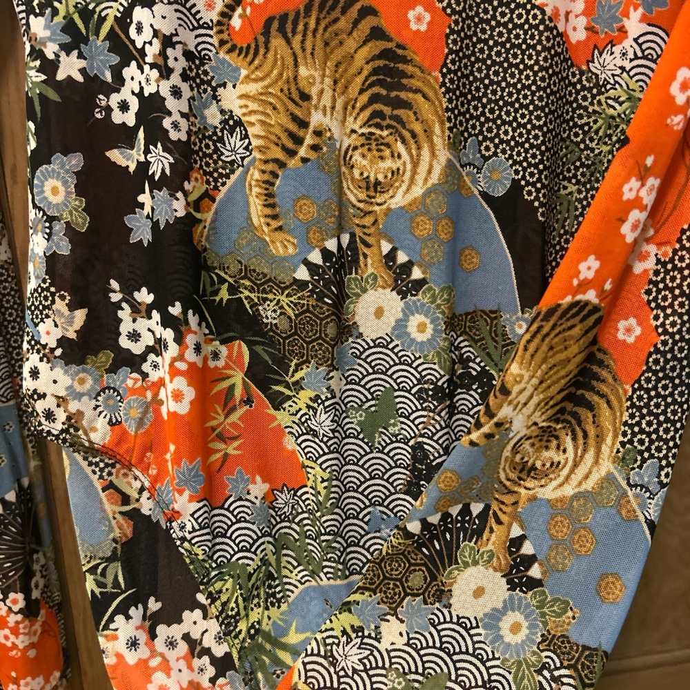 One Piece Bodysuit (8-10) Turtleneck Tiger Print Asian Kimono Floral Design - Picture 4 of 7